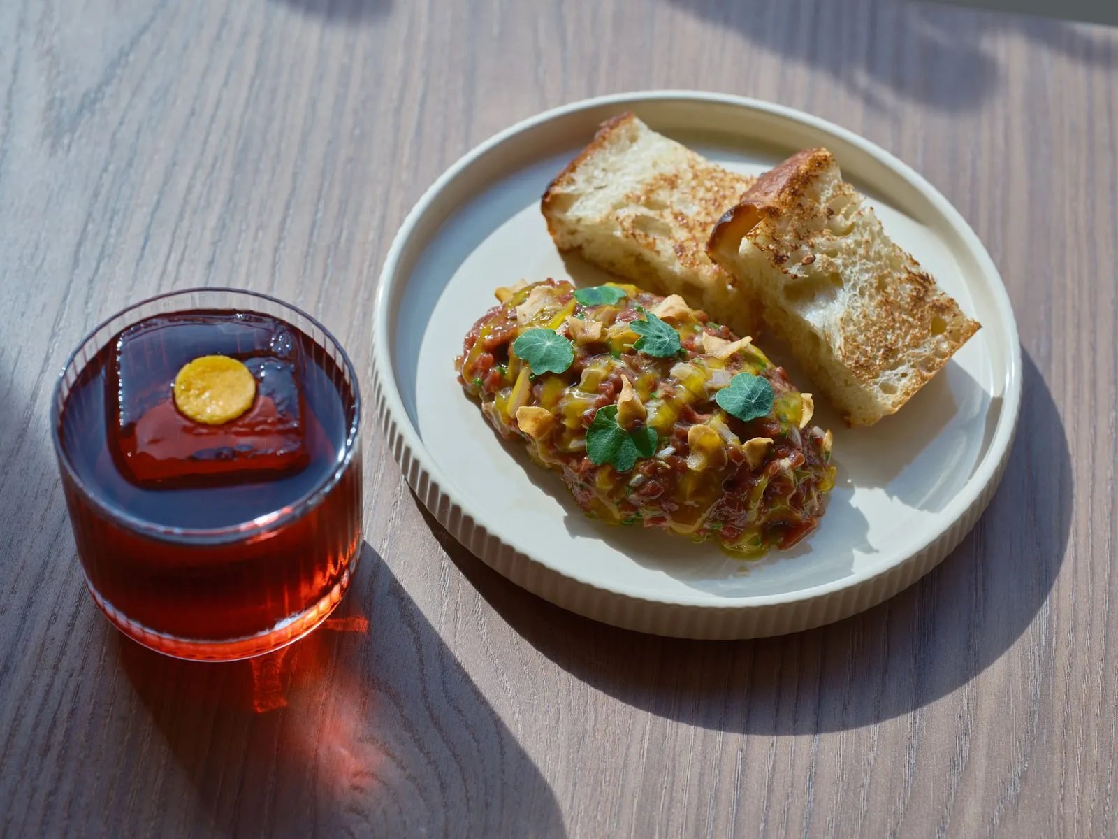 Pokrm z restaurace – The Benedict Boutique Hotel