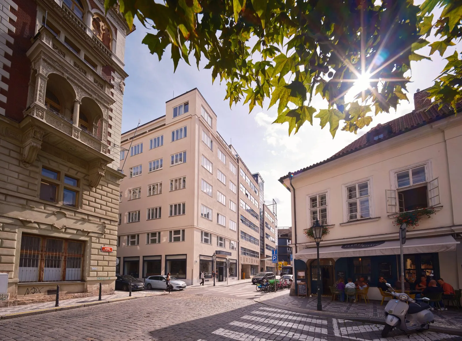 Ulice u hotelu – The Benedict Boutique Hotel