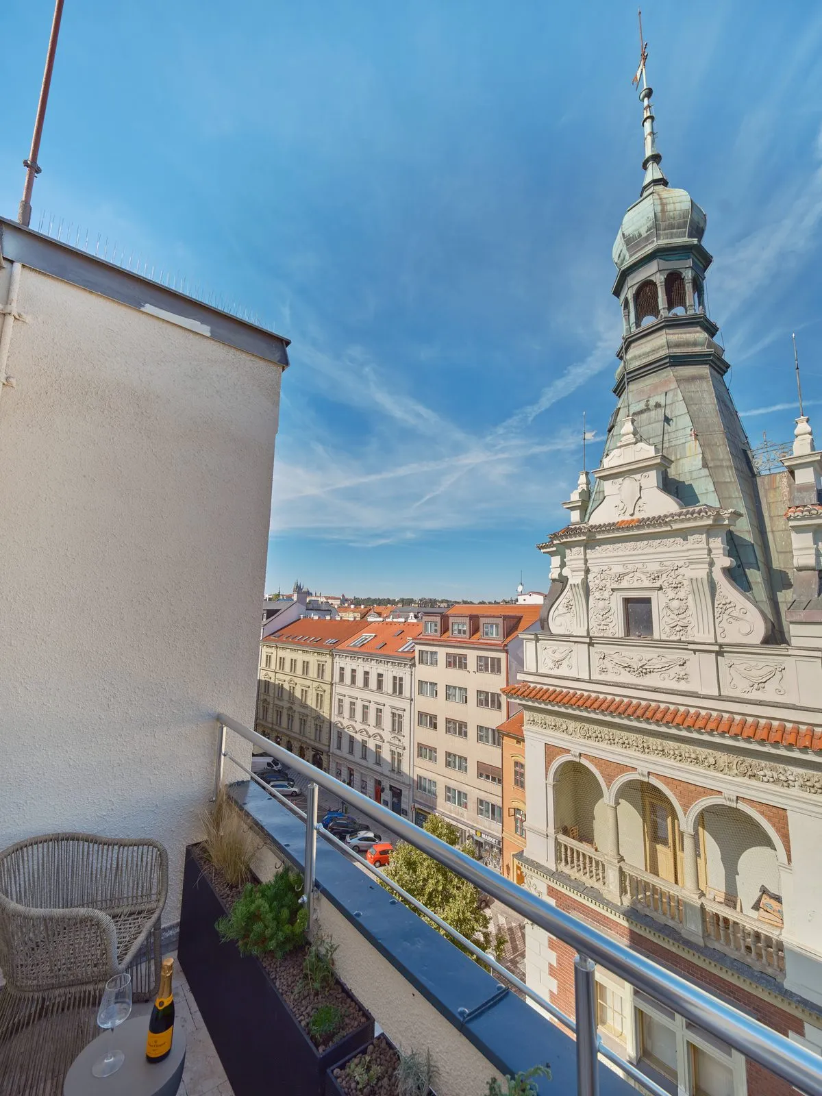 Výhled na věž kostela – The Benedict Boutique Hotel